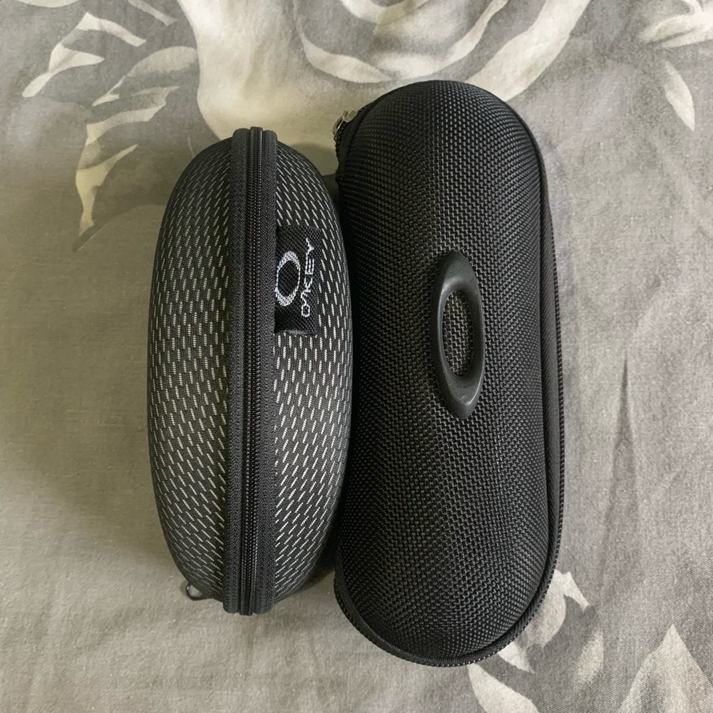 Oakley sunglasses case x2